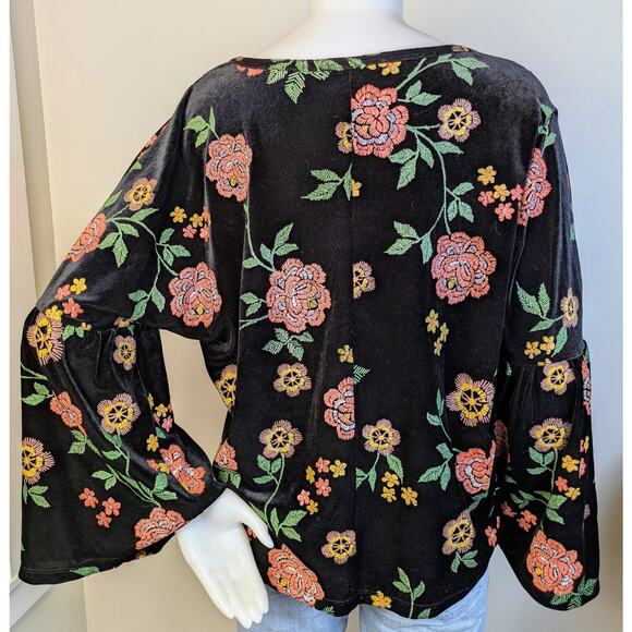 Promesa USA Boho Stretch Velvet Embroidered Floral Bell Sleeve Top Size Large - Picture 5 of 9